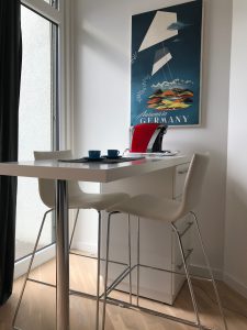 Möbliertes Wohnen mit Esstisch