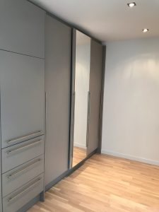 Möbliert wohnen in München mit Kleiderschrank