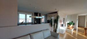 Schönes Wohnzimmer in möblierter Wohnung in München