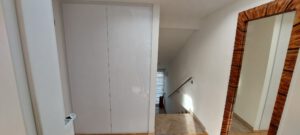 Vorraum und Aufgang zur möblierten Wohnung in München West