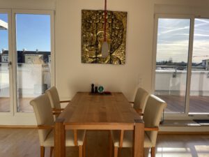Esstisch mit viel Platz in möblierter Wohnung in München West