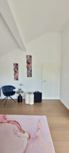 Designer Möbel in 3 Zimmer DG-Wohnung in München West