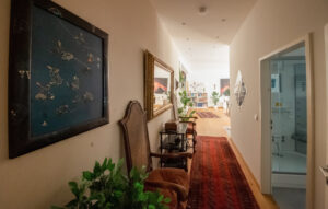 Flur in einer möblierten Wohnung in München